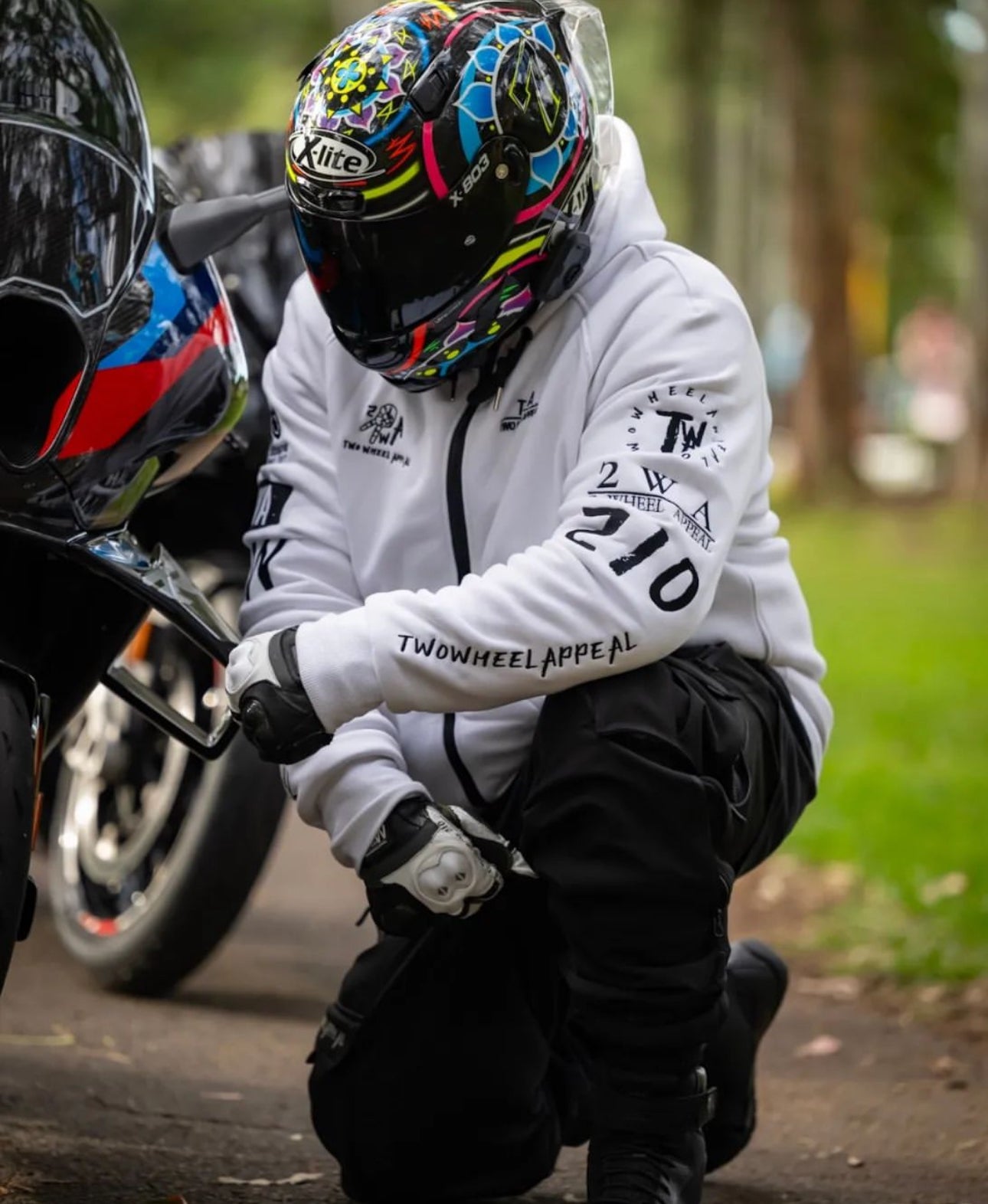 motorcycle gear hoodie MotoCAP Rated White Armored - Kevlar Level II Category:Fahrradbekleidung_Sportlichem Schnitt Our Unisex Heavy Blend Farbe:Mattweiß Bazlama: Türkisches Pfannenbrot für